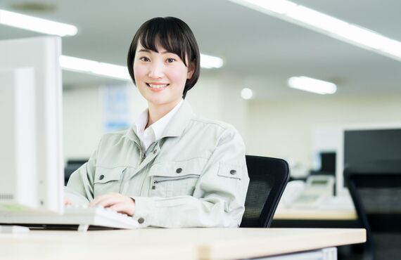 外壁や屋根の施工についてご相談をお伺いしております | 松江市で高品質な外壁塗装をお求めなら快営工業株式会社